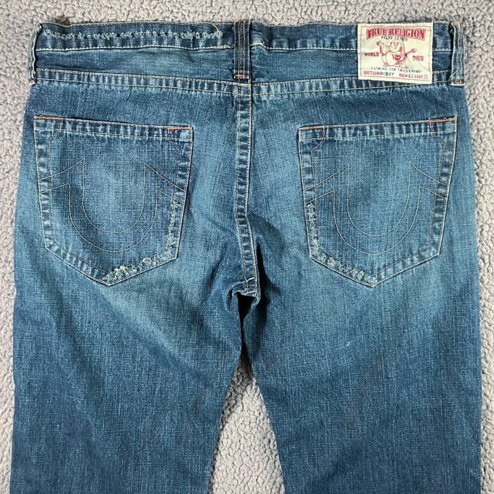 True Religion Bobby Jeans Mens 43x27 Medium Wash Straight Leg Distressed Denim